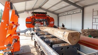 Fierăstrăul Wood-Mizer WB2000 utilizat la o fabrică modernă de prelucrarea lemnului din Polonia